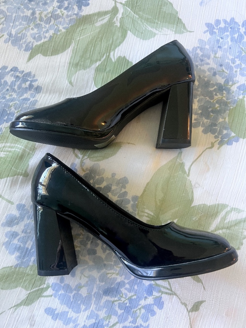 Vintage style vegan patent leather heels NEVER WORN!